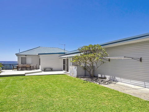 Blue Horizon - Beachfront With Fireplace - Darwin Holiday 2