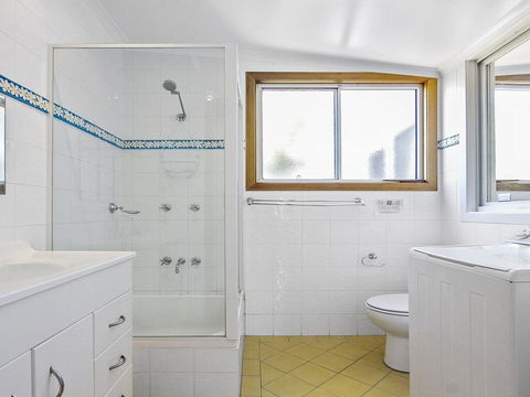 Blue Horizon - Beachfront With Fireplace - Darwin Holiday 3