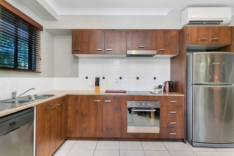Blue Lagoon Lakeside Apartment - Darwin Holiday 2