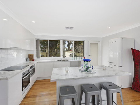 Blue Summer House - Darwin Holiday 1