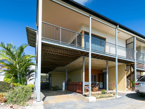 Blue Water Retreat - Upstairs & Downstairs - Darwin Holiday 1