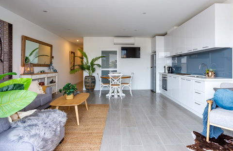 Blue Waters On The Beach: Absolute Beachfront, Views - Darwin Holiday 3