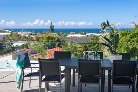 Bluey's Beach House - 5 Bedroom - Darwin Holiday 1