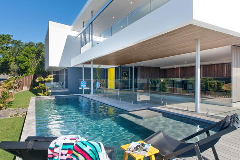 Bluey's Beach House - 5 Bedroom - Darwin Holiday 0