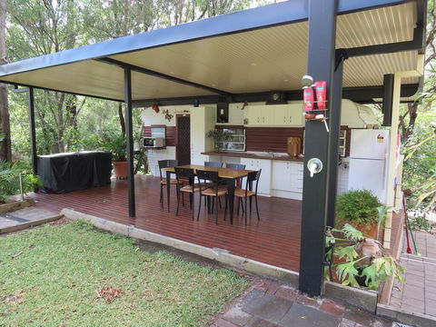 BoBRENE On Tamborine Nude Retreat - Cosy Chalet - Darwin Holiday 3