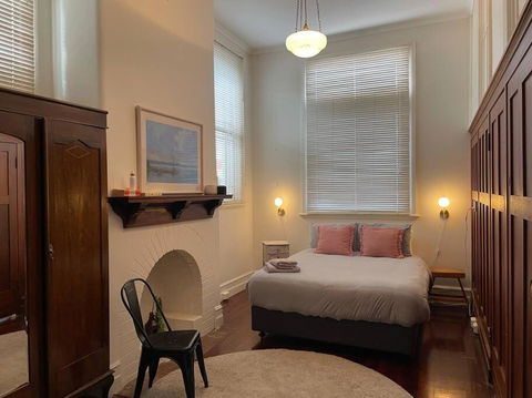 The Merredin Treasury, Art Deco Heritage 2 Bedroom Suite In Merredin CBD - Darwin Holiday 0