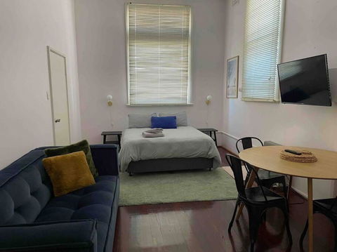 The Merredin Treasury, Art Deco Heritage 2 Bedroom Suite In Merredin CBD - Darwin Holiday 1