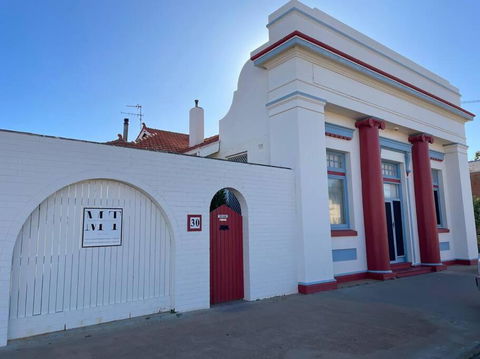 The Merredin Treasury Cottage - Darwin Holiday 3