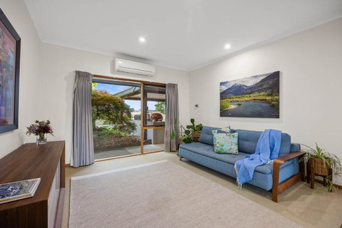 The Nook - Darwin Holiday 1