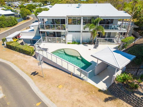THE Peace POD - Darwin Holiday 1