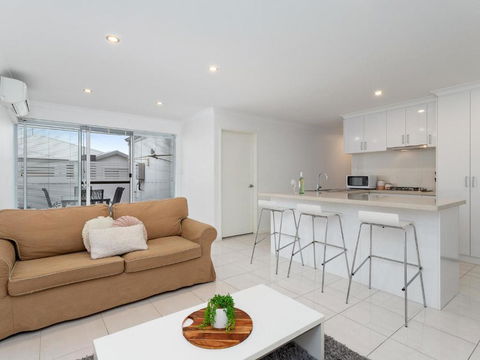 Three Bedroom, Two Bathroom Family Home - Darwin Holiday 1