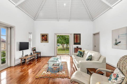 Time And Tide Hideaway - A Spacious Beachside Escape - Darwin Holiday 0