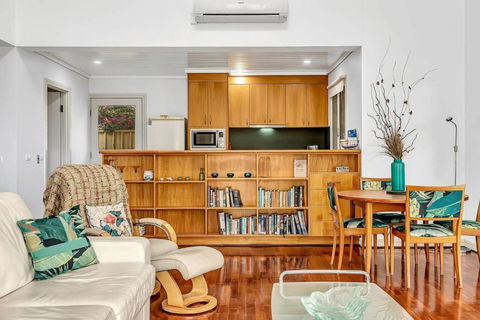 Time And Tide Hideaway - A Spacious Beachside Escape - Darwin Holiday 3