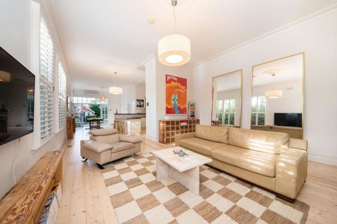 Timeless Gem In Malvern East - Darwin Holiday 0
