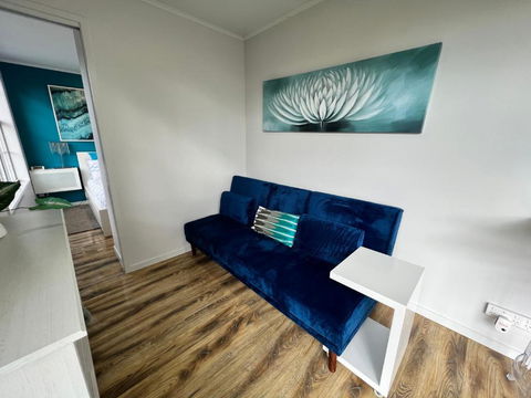 Tiny House In Belconnen 1BR Self Contained Wine - Darwin Holiday 3