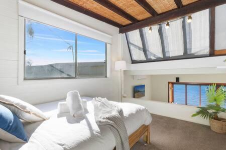 Waterfront Scotland Island Holiday Home - Family & Pet Friendly - 3 Bedrooms - Wifi - Netflix - Private Jetty - Darwin Holiday 3
