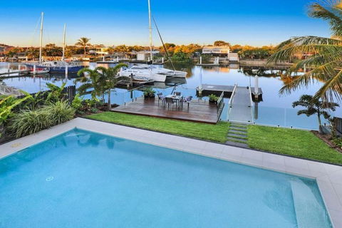 WATERFRONT HOME BORDERING MOOLOOLABA - Darwin Holiday 1