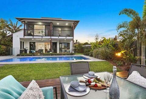 WATERFRONT HOME BORDERING MOOLOOLABA - Darwin Holiday 0
