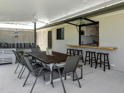 Welcome To The Crab Shack - Darwin Holiday 3