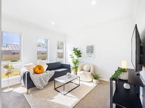 Well-decorated 4BR Family Home Steps To Mall - Darwin Holiday 0