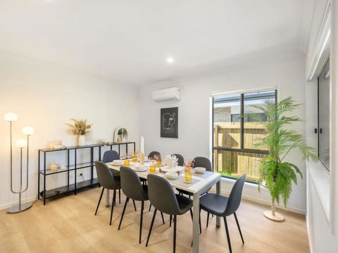 Well-decorated 4BR Family Home Steps To Mall - Darwin Holiday 1