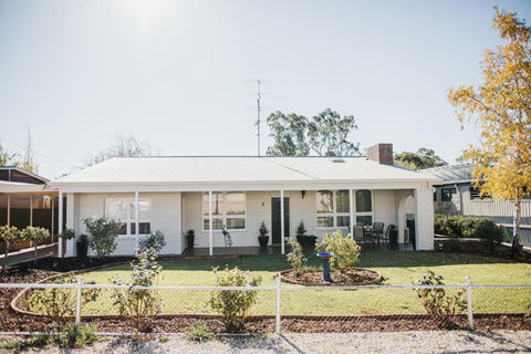 White On Wright Clare - Darwin Holiday 1
