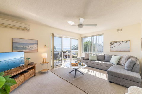 Yarramundi, 4,47 Magnus Street - Air Conditioned Unit With Air Con, Wi-fi, Water Views And Close To Town - Darwin Holiday 0