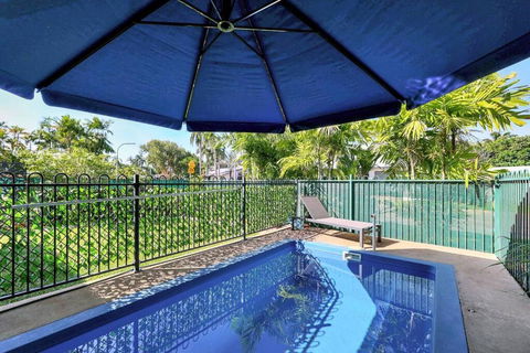 A Little Golf, A Refreshing Swim And A Lot Of Wine - Darwin Holiday 3