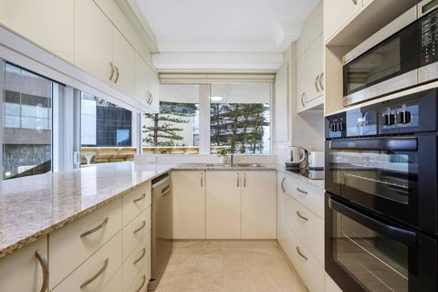 Zenith 2Bd Absolute Beachfront Surfers Paradise - Darwin Holiday 2