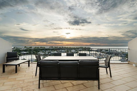 Anchor Point Penthouse 3BR With Marina Views - Pool - BBQs - Darwin Holiday 1