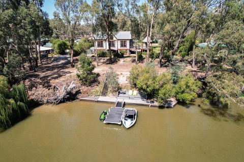 Banyandah - Echuca Holiday Homes - Darwin Holiday 0