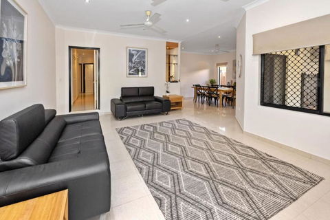 Bayview Beauty - Four Bedroom - Darwin Holiday 1