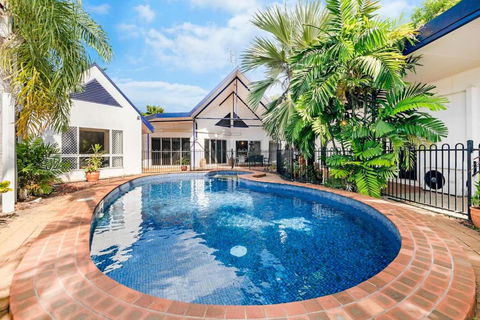 An Absolute Poolside Break By Casuarina Beach - Darwin Holiday 0