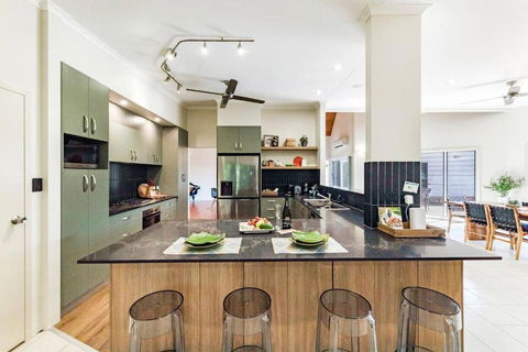 An Absolute Poolside Break By Casuarina Beach - Darwin Holiday 3