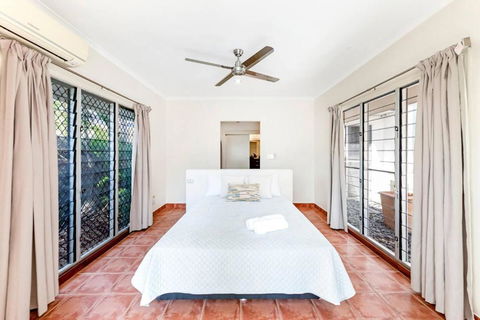 An Absolute Poolside Break By Casuarina Beach - Darwin Holiday 4