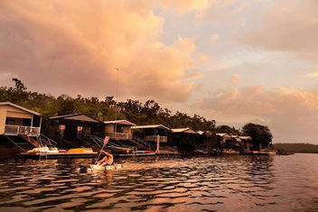 Bungalow 25 At Lake Bennett with Darwin Holiday