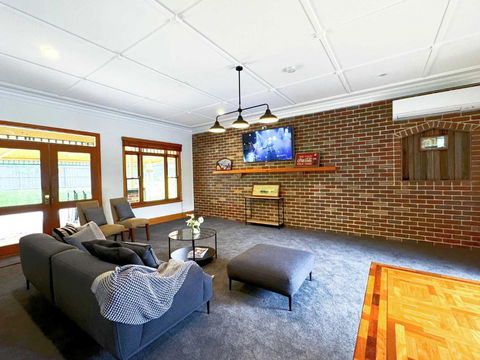 Charming Garfield Farm Stay 4BR Holiday Villa - Darwin Holiday 2
