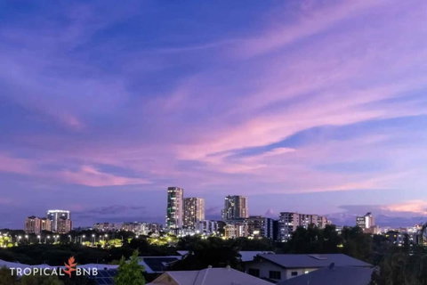 City Skyline Views Luxury 5 Bed Home Pool - Darwin Holiday 0
