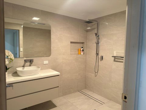 Warm, New And Affordable Room For Couples Or Single And Shared Common Space - Darwin Holiday 1
