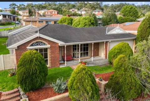 Family Retreat - Narre Warren - Darwin Holiday 0