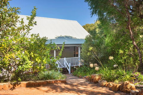 HILLVIEW - Darwin Holiday 1
