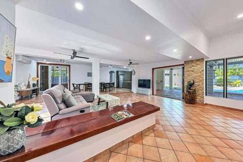 Luxurious Family Stay - Darwin Holiday 0