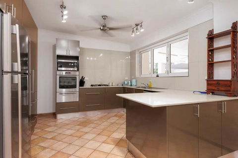 Luxurious Family Stay - Darwin Holiday 3