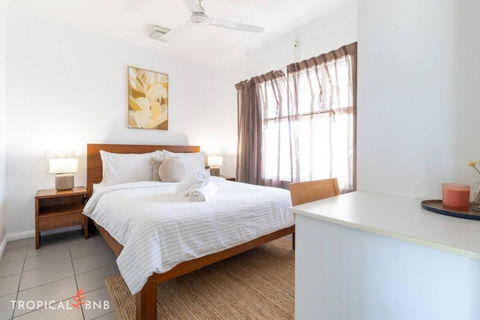 Magical Marina Views 2 Bed, 2 Bath Apartment - Darwin Holiday 3