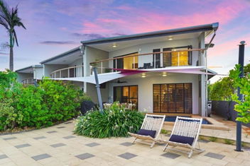 Opulent Ocean View Townhouse with Darwin Holiday