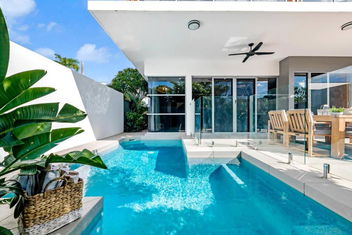 Poolside Gunya Luxury Living In Fannie Bay with Darwin Holiday