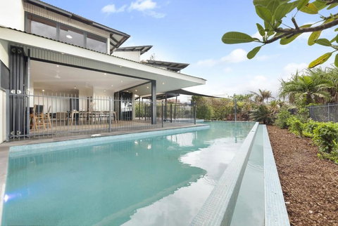 Reef Villa - A Sprawling Waterfront Oasis - Darwin Holiday 0