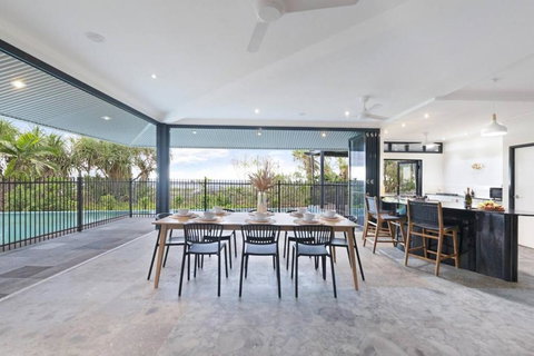 Reef Villa - A Sprawling Waterfront Oasis - Darwin Holiday 2