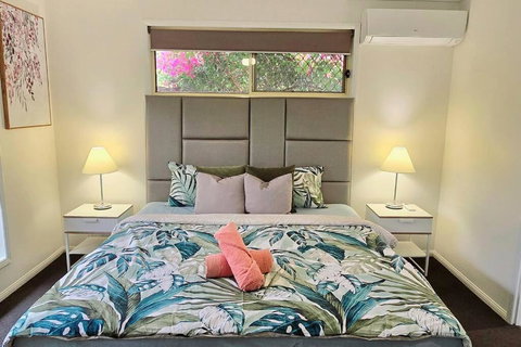 Relaxing Hamptons Style Home In Forest Lake - Darwin Holiday 0