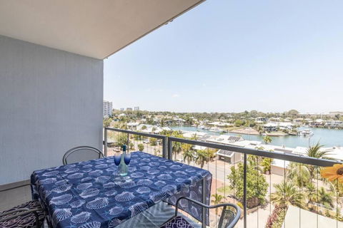 Spectacular Marina Views Apartment - Darwin Holiday 2